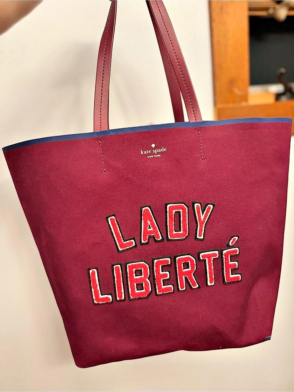 Kate Spade NWT Huge Lady Liberty Canvas Tote in Burgundy & Blue